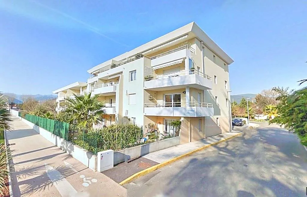 appartement 4 pièces à Solliès-Pont (83210)