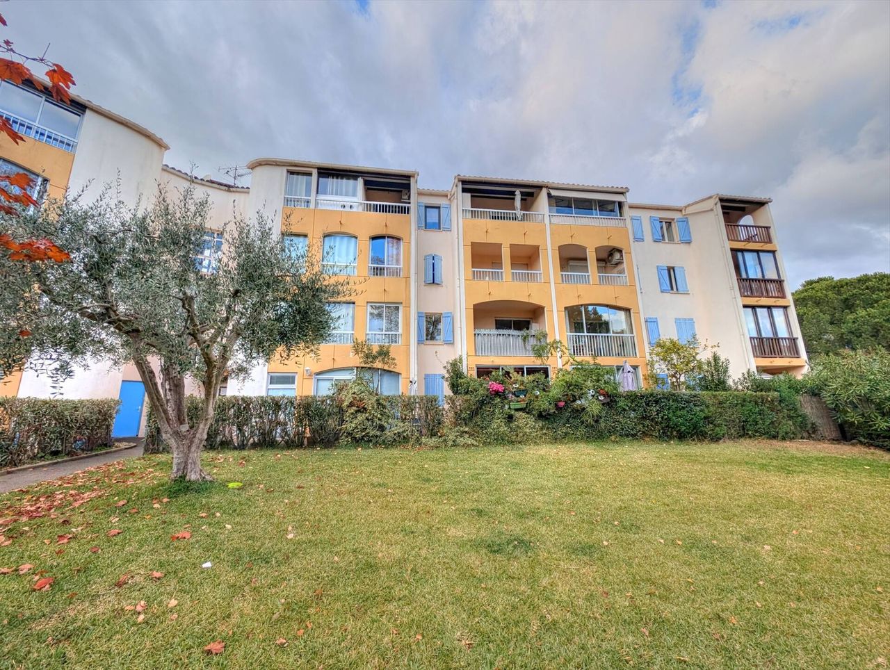 appartement T1 rez de jardin avec loggia et garage fermé